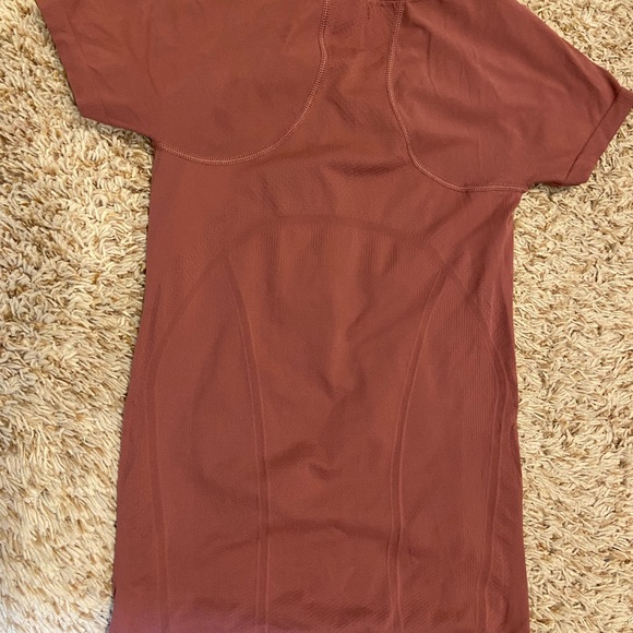 Athleta Momentum Tee XS - Picture 2 of 3